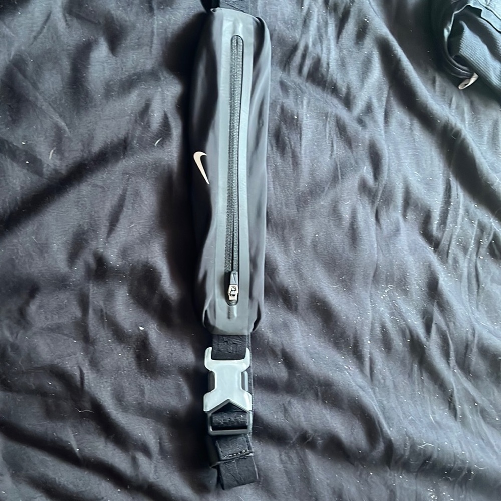 Nike Adjustable waisted waterproof fanny pack